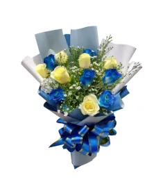 12 Blue and White Roses Bouquet